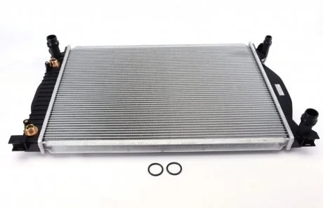 Радіатор охолодження двигуна AUDI A4/A6 FSi 01- (вир-во) NRF 53190