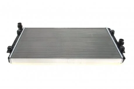 Радиатор охлаждения VW Golf VII/Passat 1.8/2.0 12 NRF 58437A