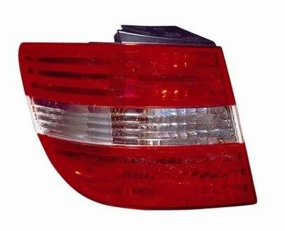 Фонарь задний справа наружный Polcar 503588-E