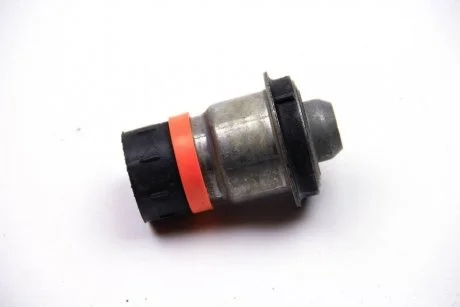 Сайлентблок подрамника RENAULT 8200475468