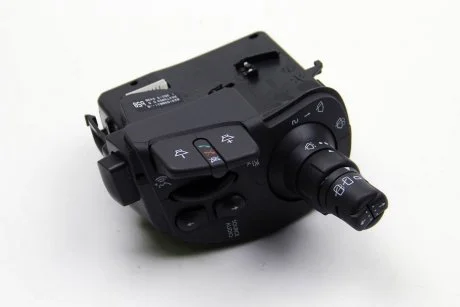 Переключатель RENAULT 8201590631