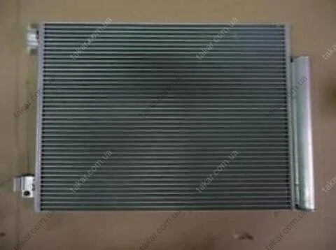 Радиатор кондиционера (Конденсатор) с осушителем RENAULT 921006843R (фото 1)