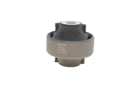 Сайлентблок NISSAN/RENAULT Micra/Note/Clio "F "03>> SKF ="VKDS832002"