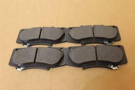 Тормозные колодки передние TOYOTA 04465-YZZEF