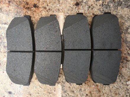 Тормозные колодки задние дисковые TOYOTA 04466-0C010