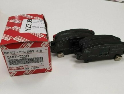 Тормозные колодки задние дисковые TOYOTA 04466-YZZD9
