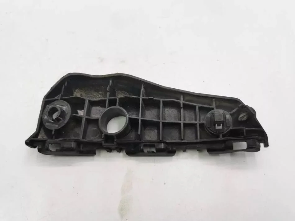Направляюча бампера переднього L Toyota Auris 06-12 Corolla (вир-во Toyota) TOYOTA 5253612080 (фото 1)