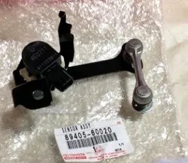Датчик уровня положения кузова передний правый TOYOTA 8940560020