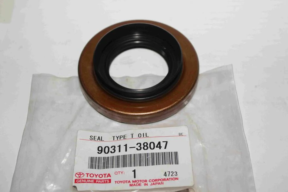 Сальник редуктора Toyota Land Cruiser 87-05 Prado Lexus LX (вир-во Toyota) TOYOTA 9031138047 (фото 1)