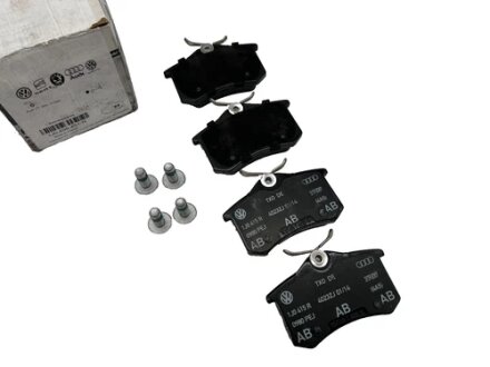 Дисковi колодки заднi VAG 1J0698451N