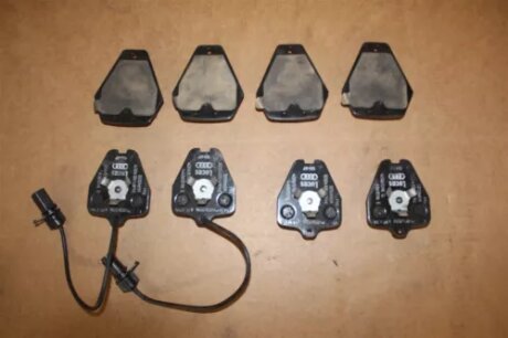 Комплект колодок VAG 4B0698151AE