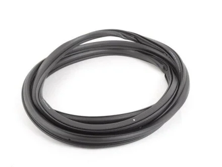 Уплотнитель крышки багажника V VAG 4L0827705J
