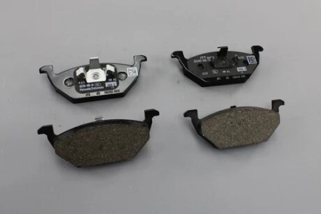 Тормозные колодки передние дисковые VAG 6C0698151D