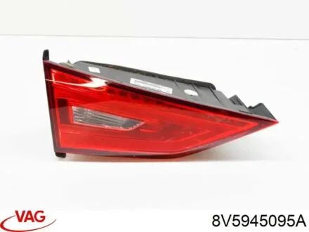 Фонарь задний слева наружный VAG 8V5945095A