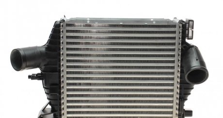 Радиатор (интеркуллер) охлаждения воздуха в системе наддува Valeo 818590 (фото 1)